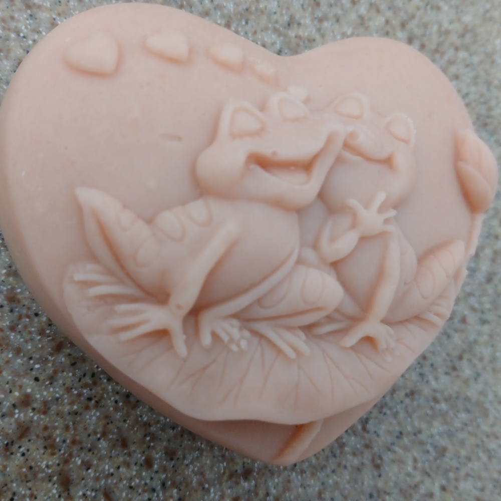 Heart-Shaped Frog Soap - Picture 3 of 5